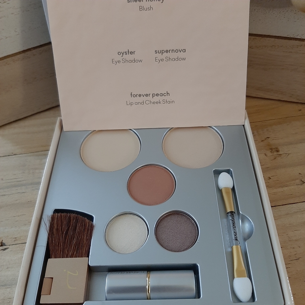 Makeup kit